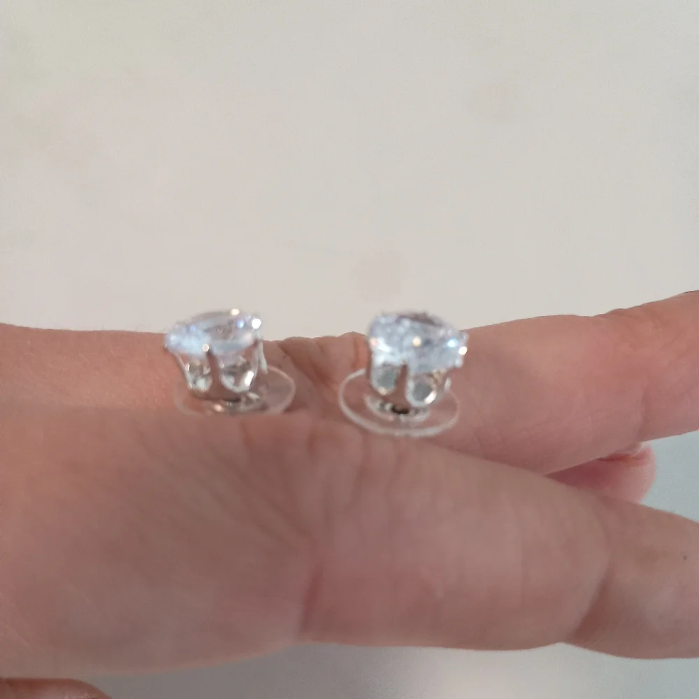 New moissanite Silver Earrings With Gift Box ๐ - Picture 4 of 7